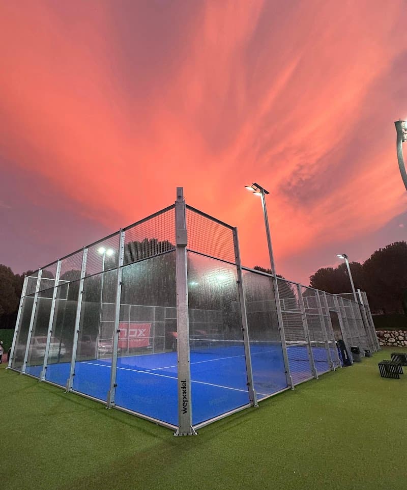 Hiddenbay Teos Hotel padel kortu