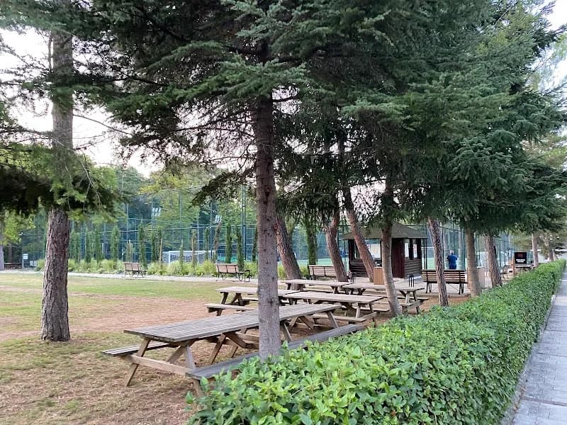Koç Topluluğu Spor Kulübü padel kortu