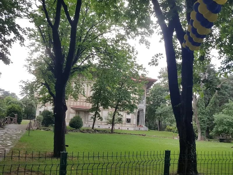 Koç Topluluğu Spor Kulübü padel kortu
